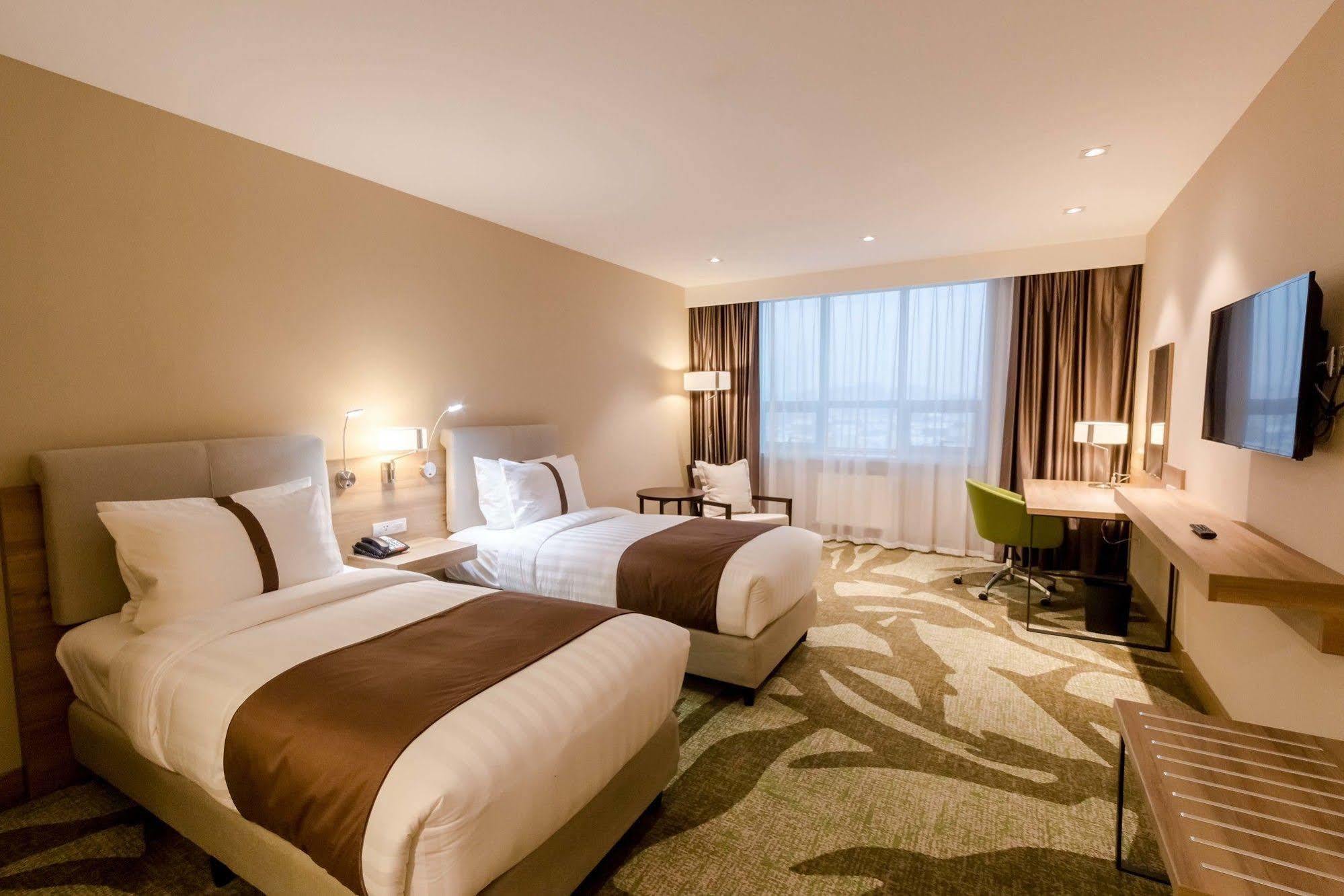 Holiday Inn Ulaanbaatar, an IHG Hotel Bagian luar foto
